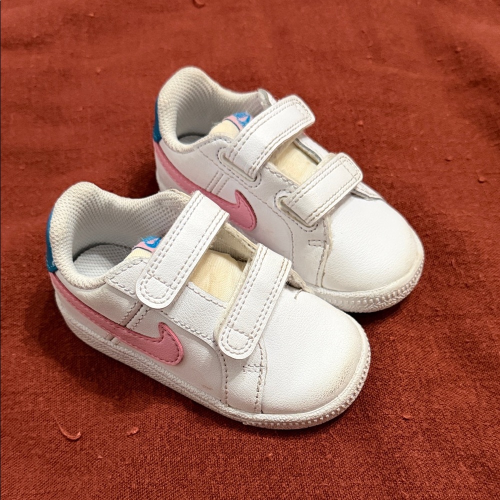 Baby Nike girl shoes